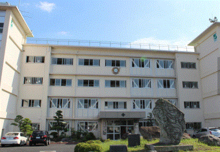 南中学校 徒歩約22分(約1,731m)