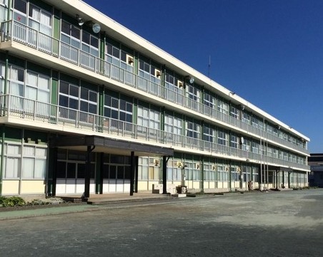 蒲原東小学校 徒歩約27分(約2,100m)